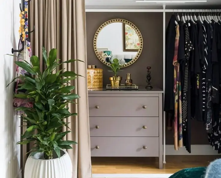 Гардеробная мечты в обычной спальне: 5 готовых схем от INLAVKA