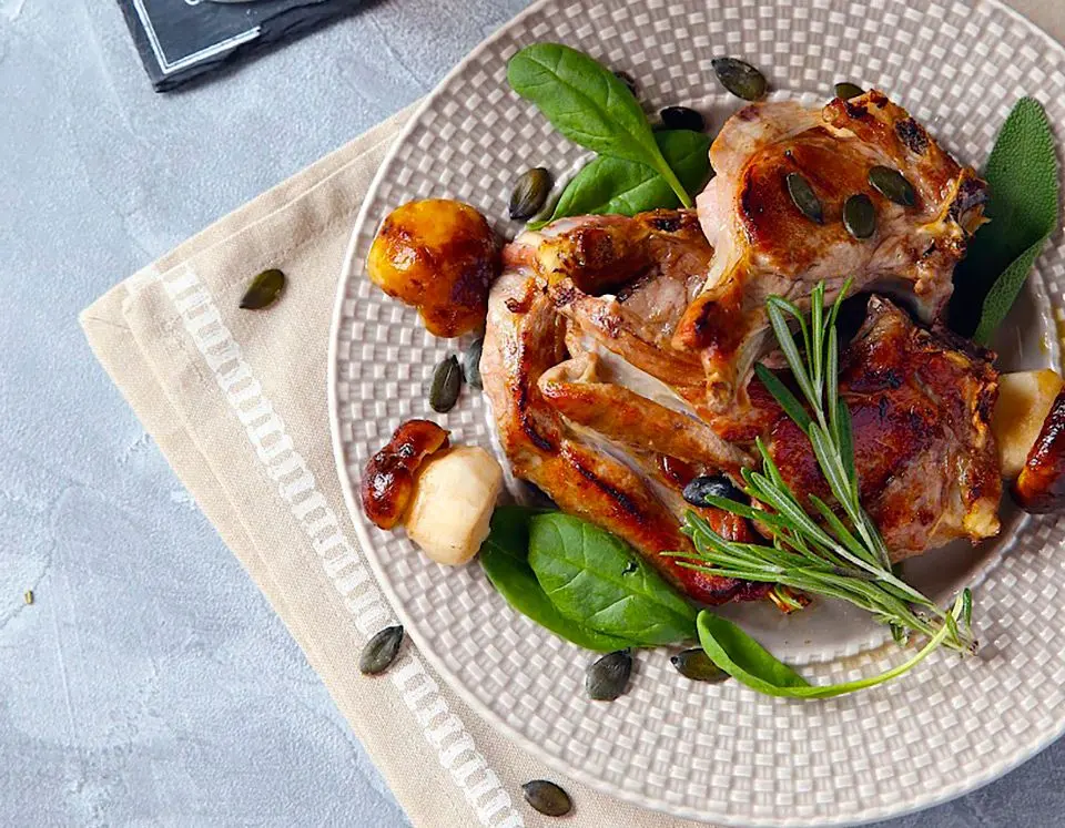 Ягнятина с тимьяном и розмарином