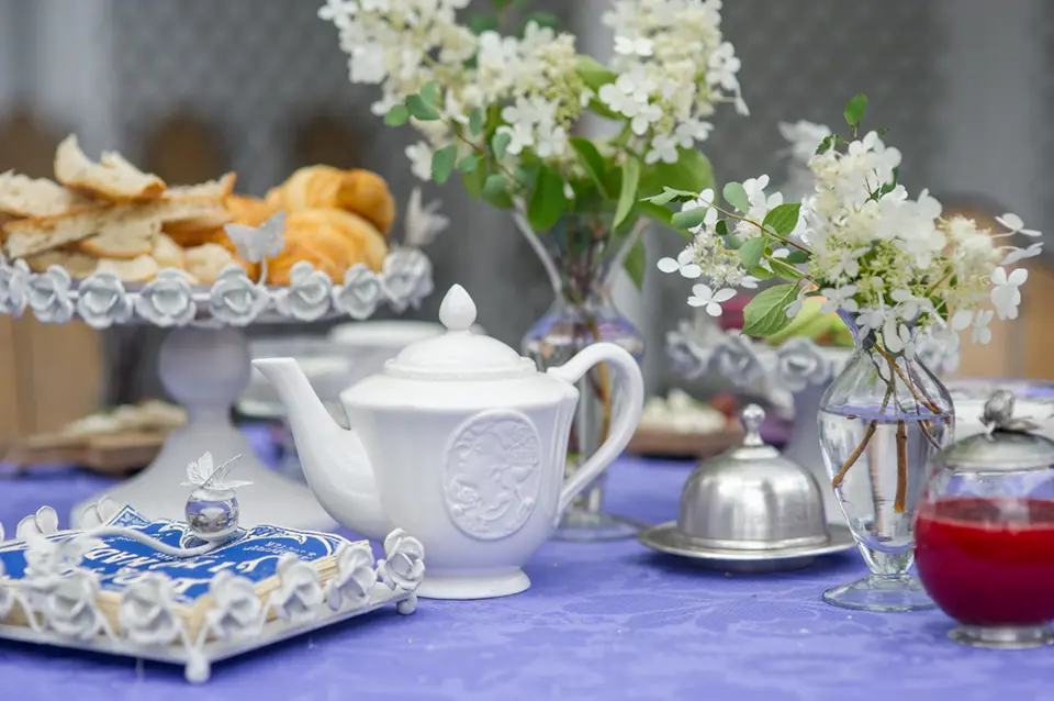 Цветочные принты в интерьере