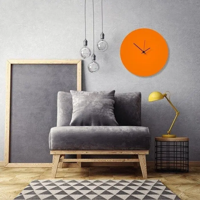 Круглые яркие настенные часы.jpeg