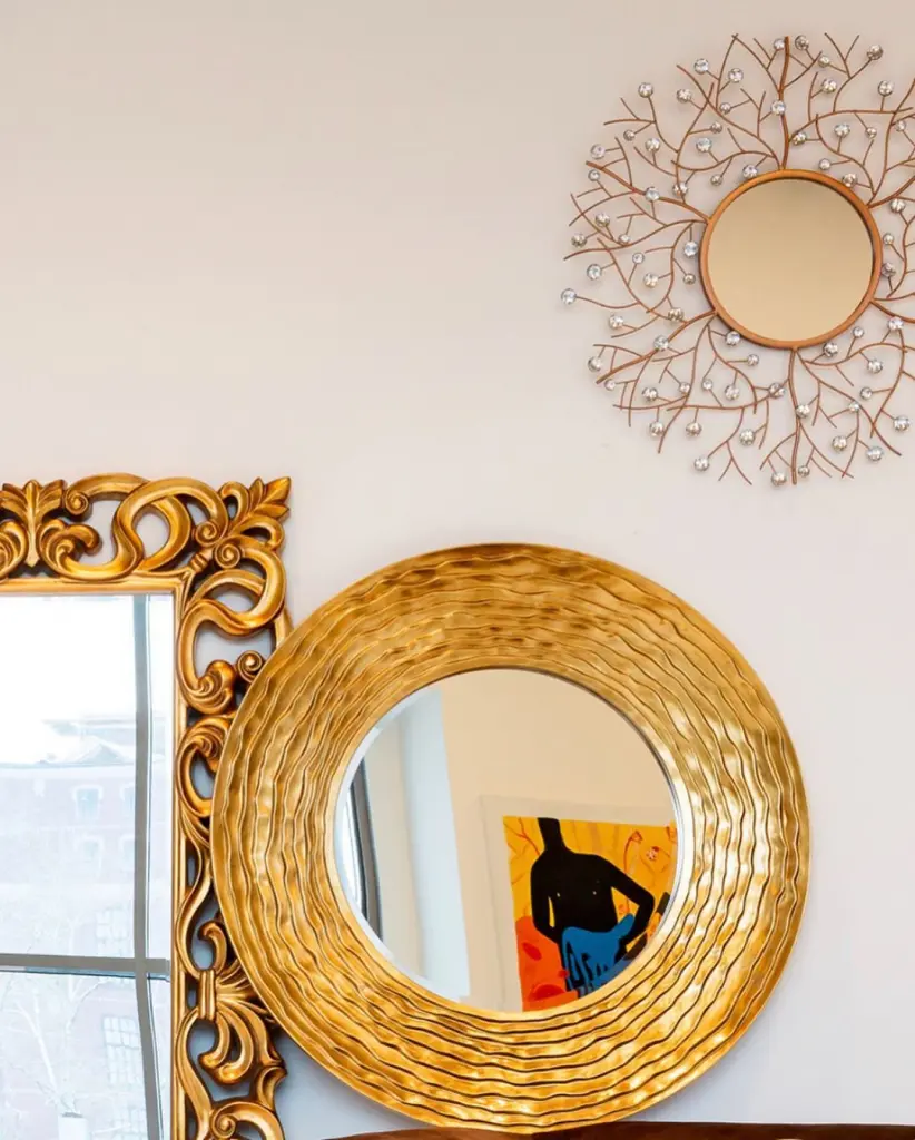 комбинация круглых и прямоугольных зеркал