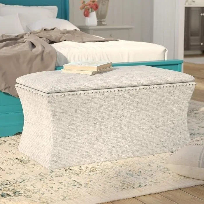 бежево-серая меланжевая банкетка с отделкой декоративными гвоздиками, с местом для хранения.jpeg