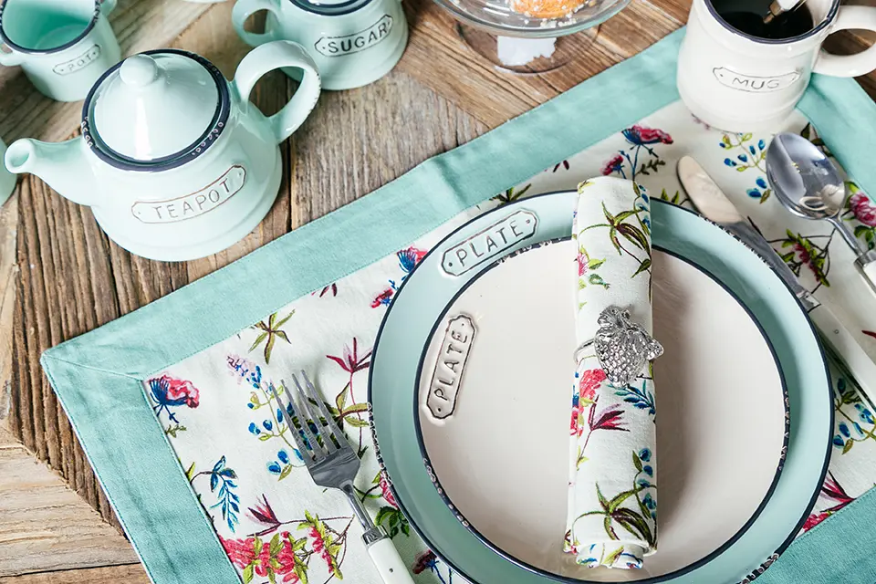 Цветочные принты в интерьере