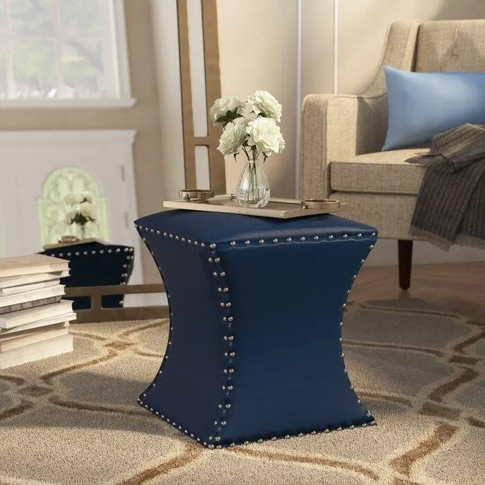 темно-синий квадратный пуф из искусственной кожи с отделкой декоративными гвоздиками.jpeg