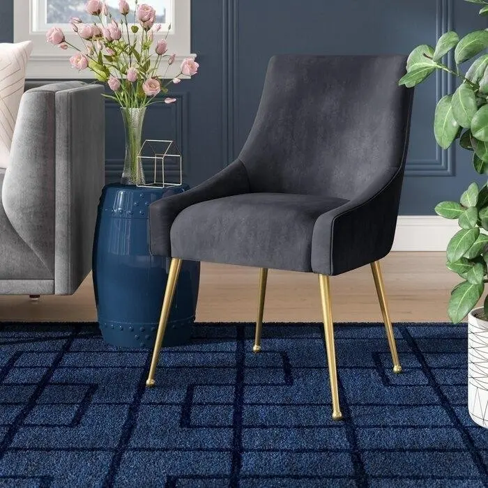 мягкий стул с обивкой из серого бархата на металлических ножках золотого цвета.jpeg