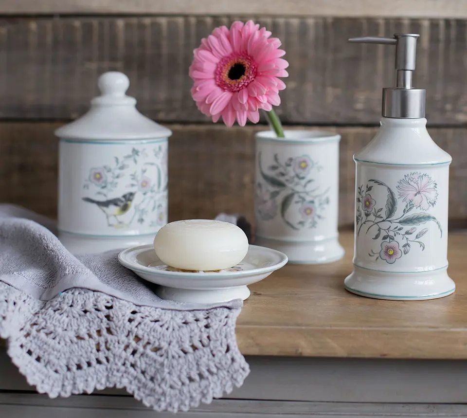 Цветочные принты в интерьере