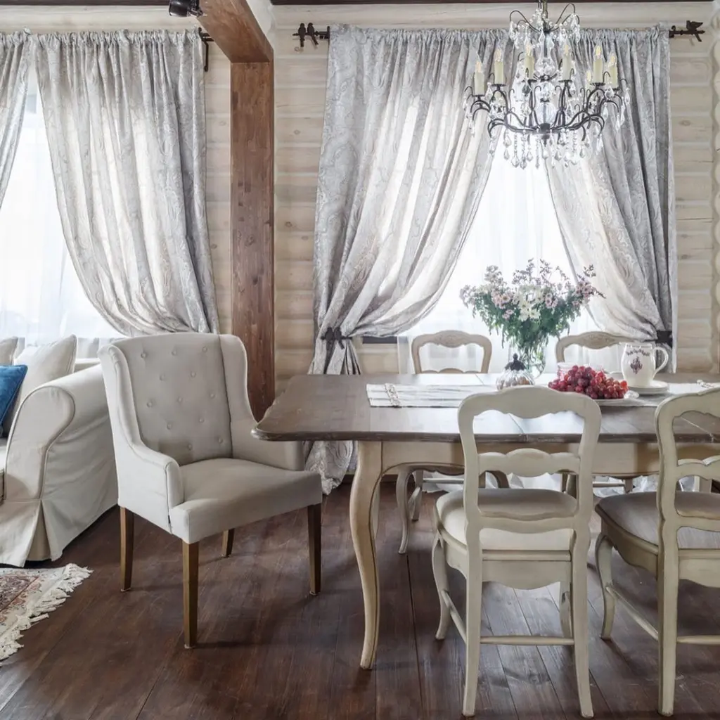 Столовая-гостиная в загородном доме.