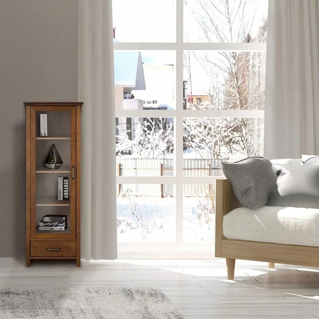 Деревянный шкаф со стеклянной дверцей.jpeg