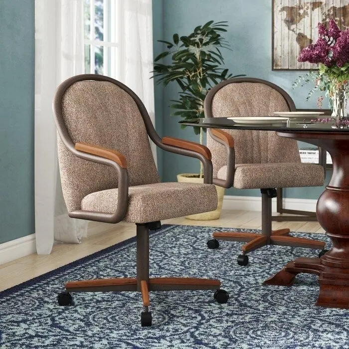 мягкий вращающийся стул с подлокотниками, на колесах.jpeg