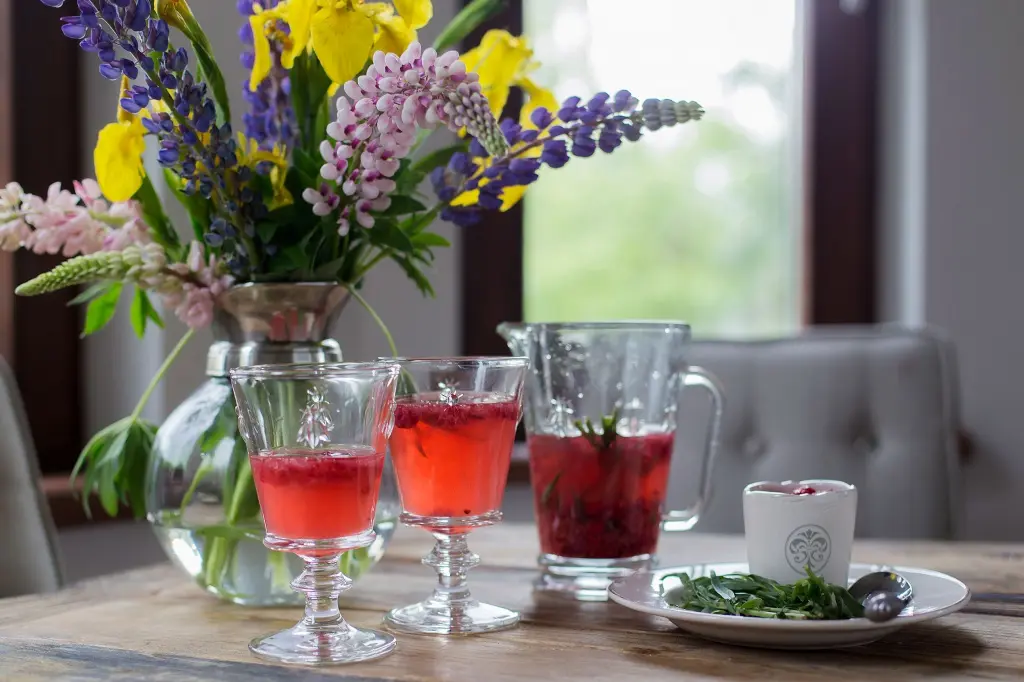 Лимонад из тархуна и малины Лимонад из тархуна и малины