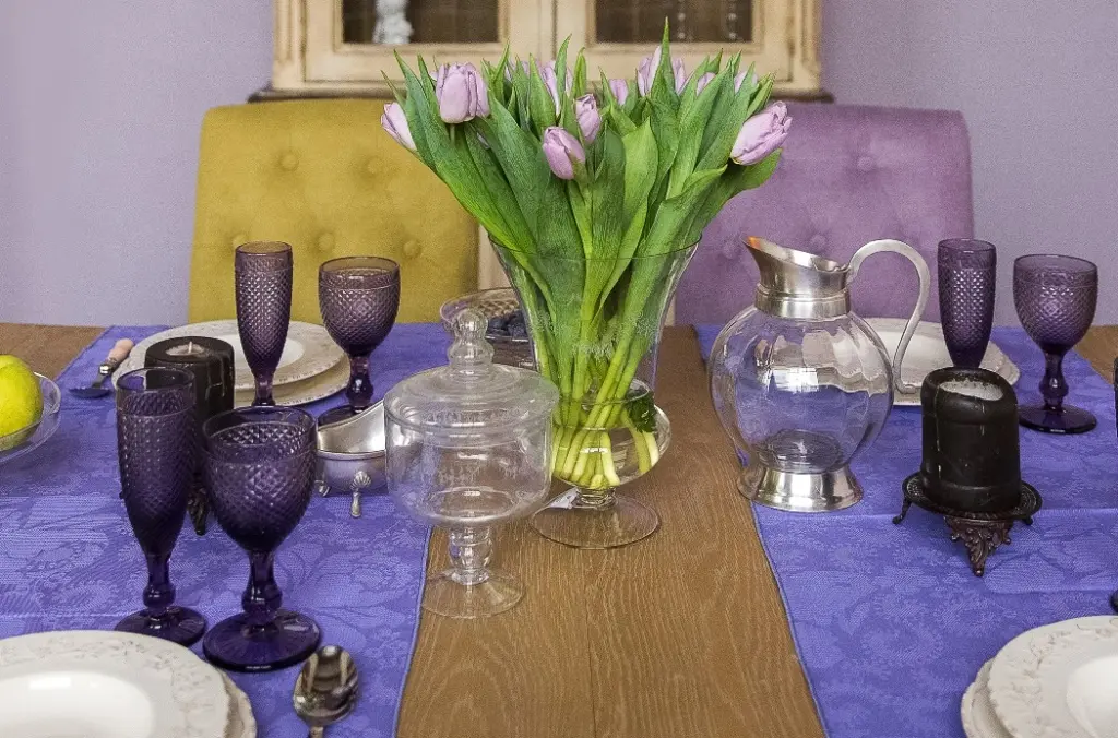 Стеклянная посуда фиалкового цвета Стеклянная посуда фиалкового цвета