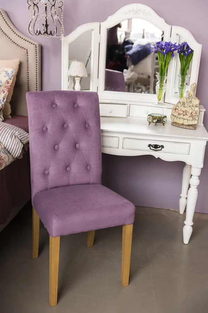 Стулья лавандового цвета Стулья лавандового цвета