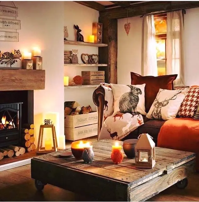 гостиная с камином в кантри стиле.jpg