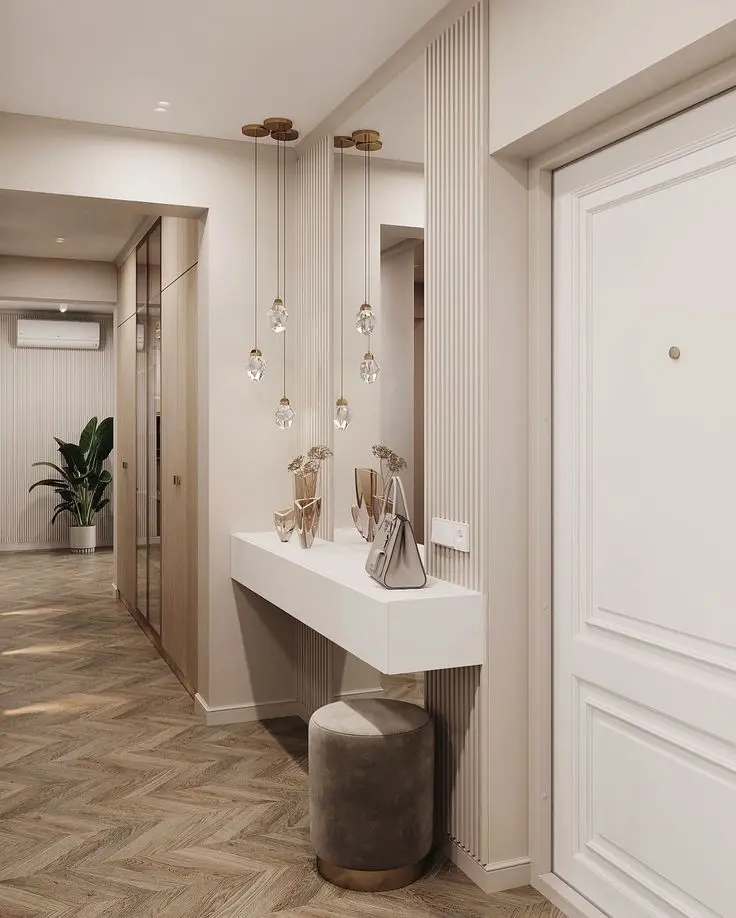 Современный интерьер прихожей с туалетным столиком