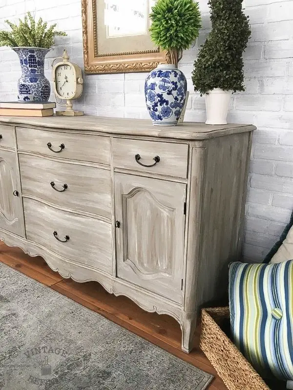 Тумба, в классическом стиле, покрытая воском Тумба, в классическом стиле, покрытая воском