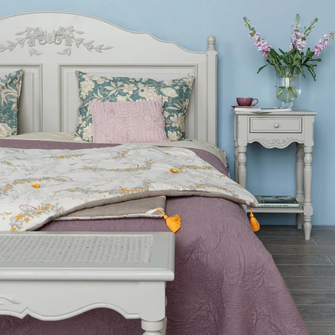 Спальня с мебелью из массива в стиле Прованс Спальня с мебелью из массива в стиле Прованс