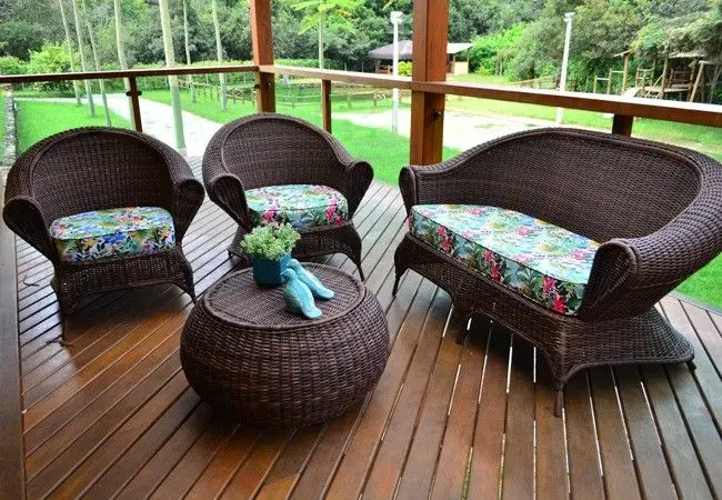 Садовая мебель из ротанга темного цвета Садовая мебель из ротанга темного цвета
