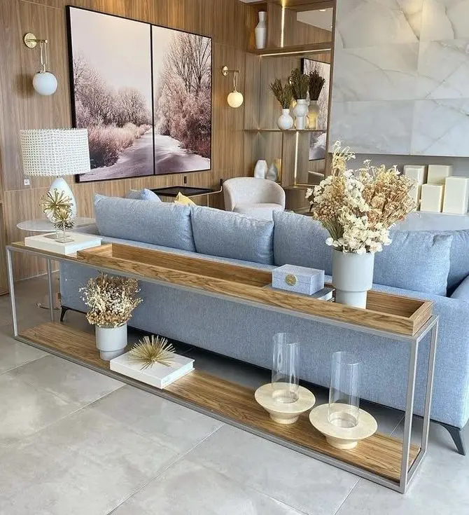 Современная гостиная с голубым диваном