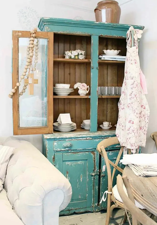Состаренный буфет в стиле прованс