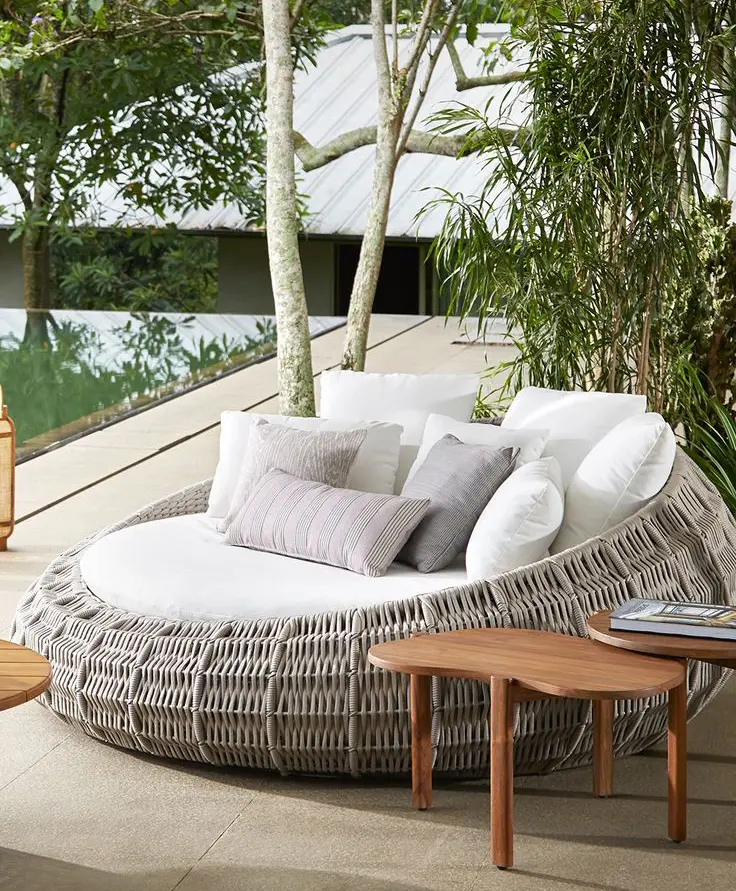 Стильный садовый диван из ротанга Стильный садовый диван из ротанга