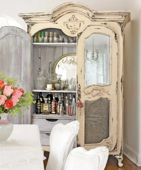 Состаренный буфет с потертостями в стиле Прованс