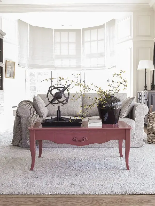 Убираем пятна с мягкой обивки.