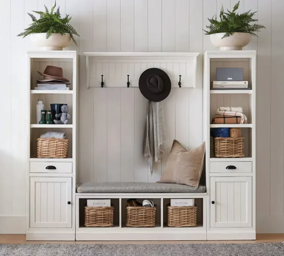 Белая прихожая в стиле Коастал