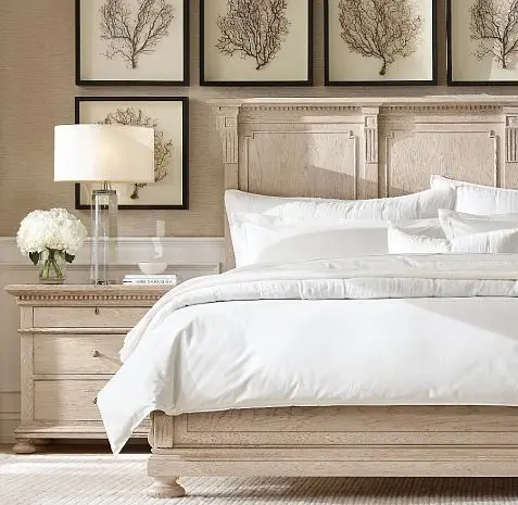 Светлая спальня в природных тонах в стиле Американская классика