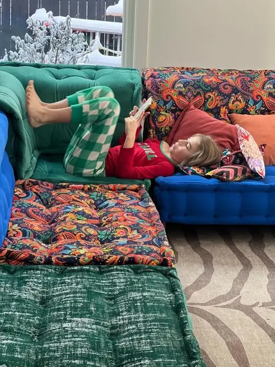 Яркий модульный диван