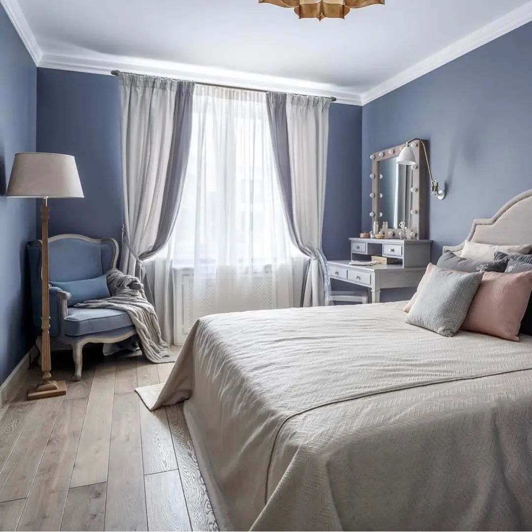 Спальня в сиренево-голубых тонах