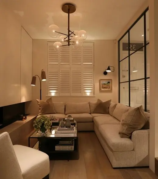 Гостиная с различными световыми сценариями