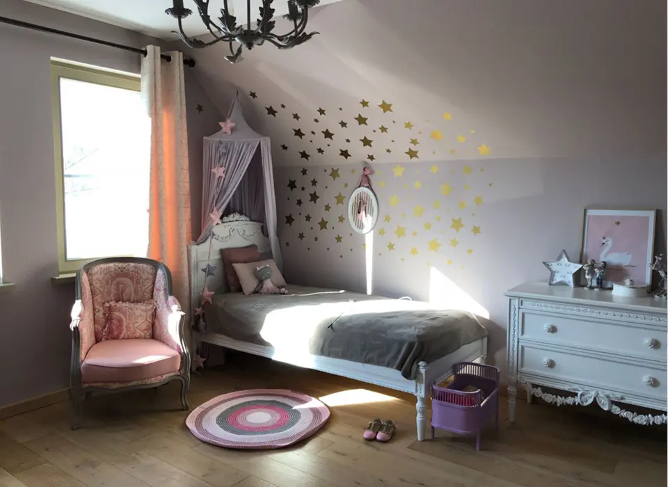 Детская для девочки в розово-сиреневых тонах