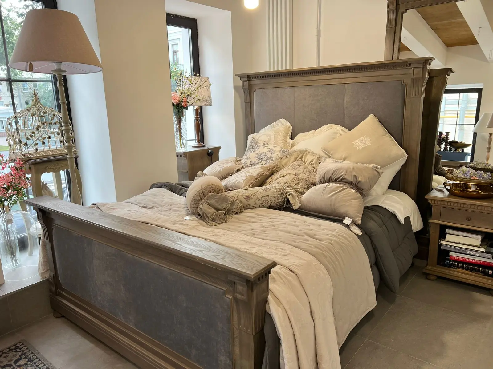 Экспозиция салона Инлавка в Глазовском переулке