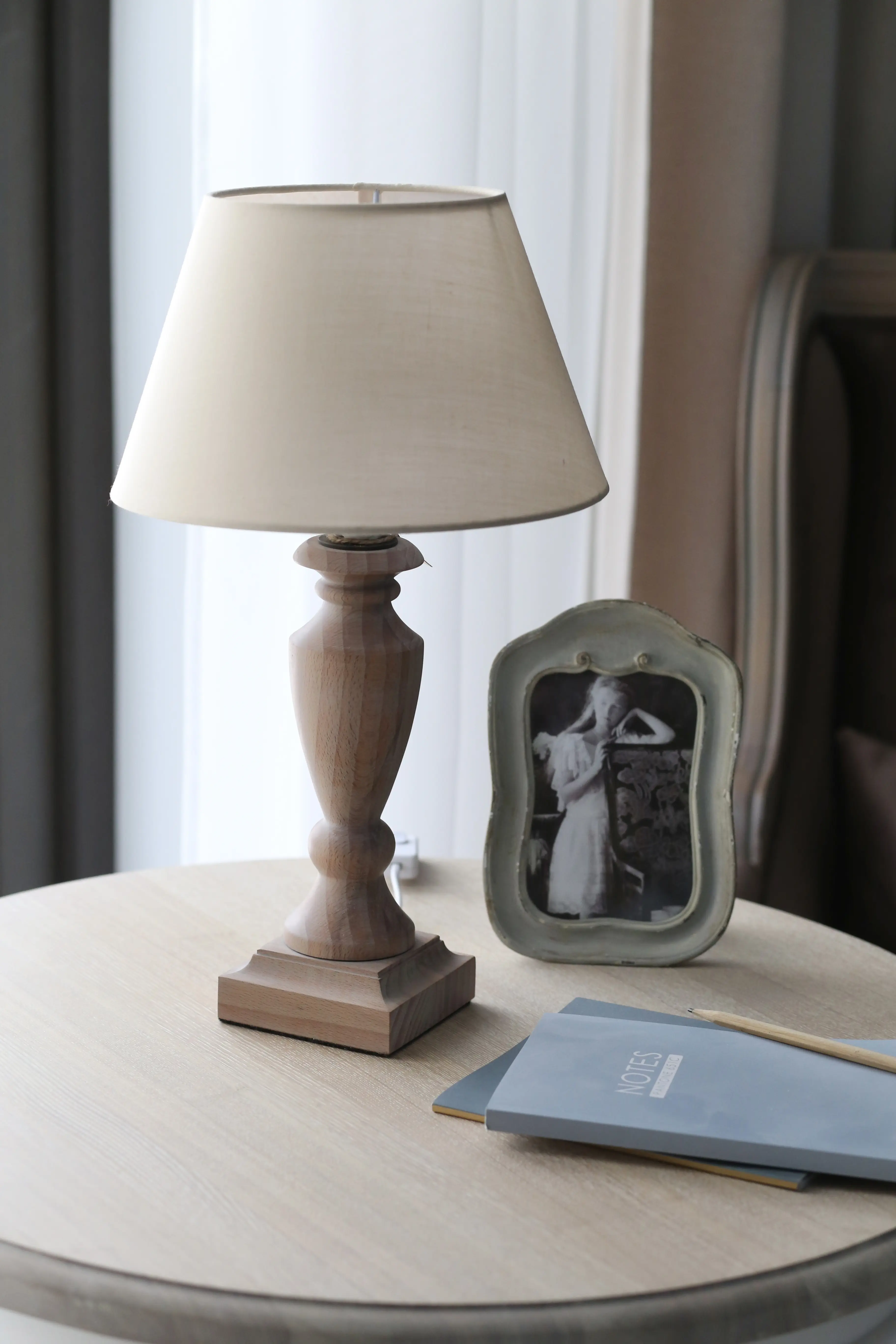 Настольная лампа на деревянном основании Инлавка, inlavka.ru