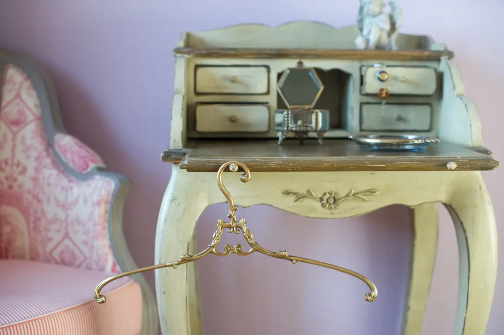 Женский будуар с миниатюрным туалетным столиком Инлавка, inlavka.ru