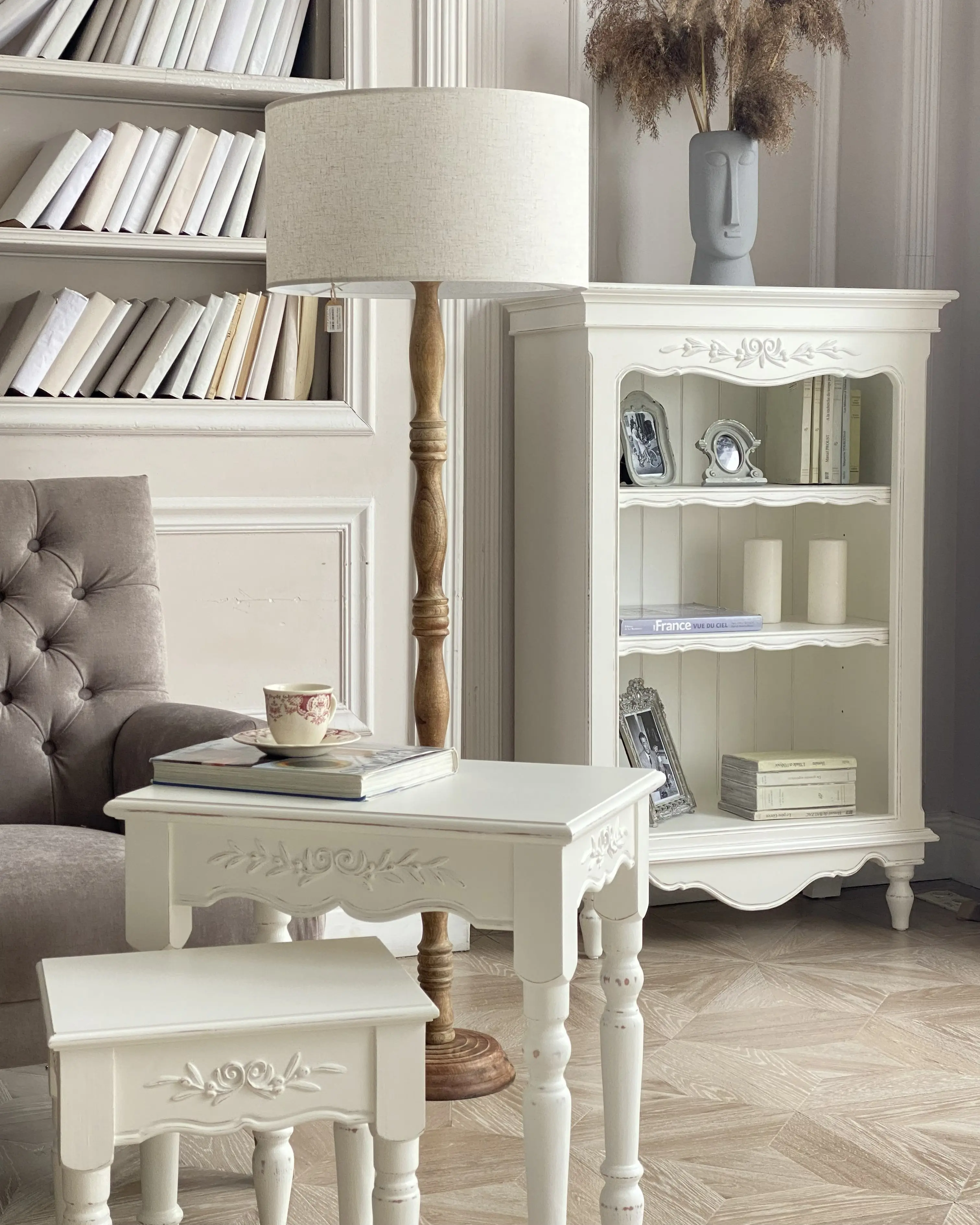 Светлый кабинет с белой мебелью в стиле Прованс Инлавка, inlavka.ru