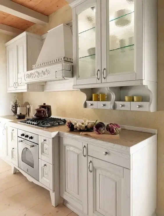 Белая кухня в стиле прованс