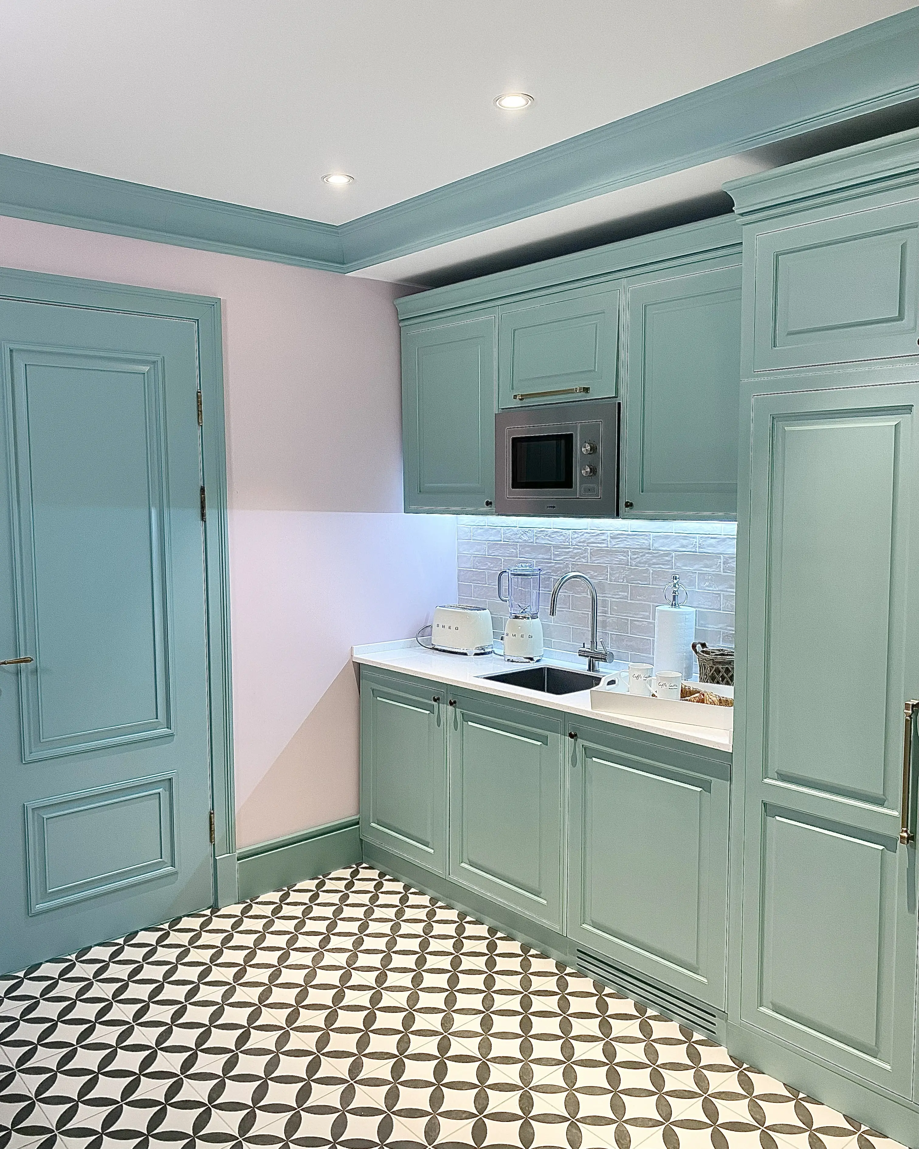 Миниатюрная мятная кухня