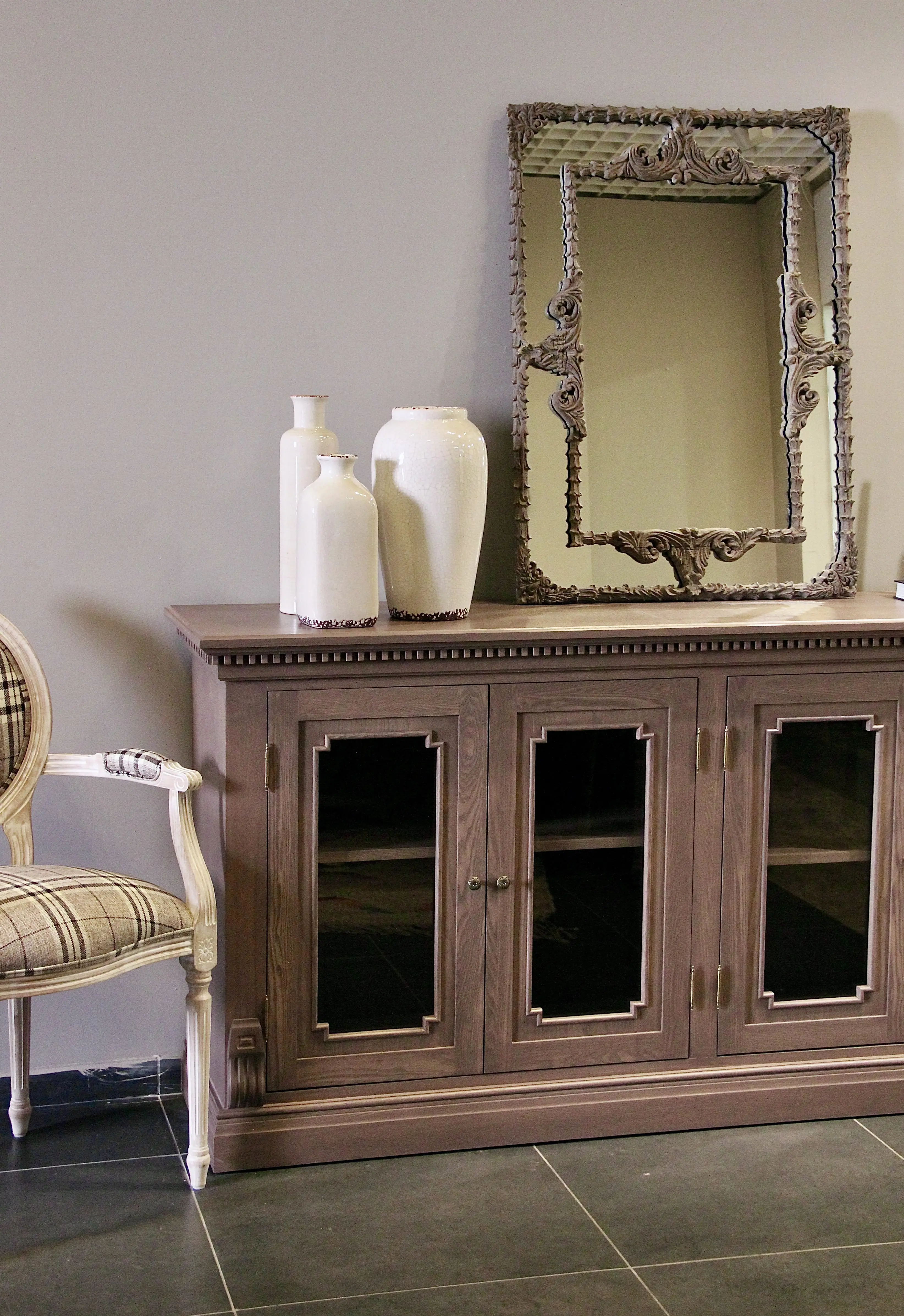 Декоративное зеркало в изящной раме Инлавка, inlavka.ru