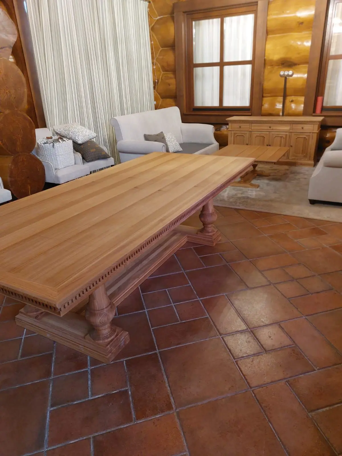 Обеденный стол и тумба из массива дерева