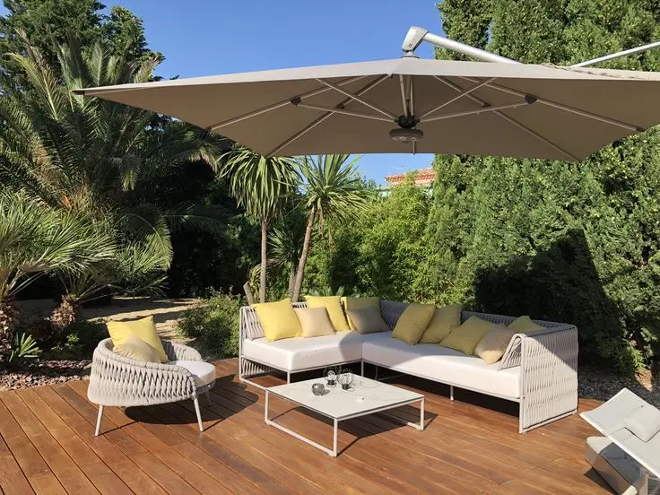 Стильная светлая садовая мебель Стильная светлая садовая мебель