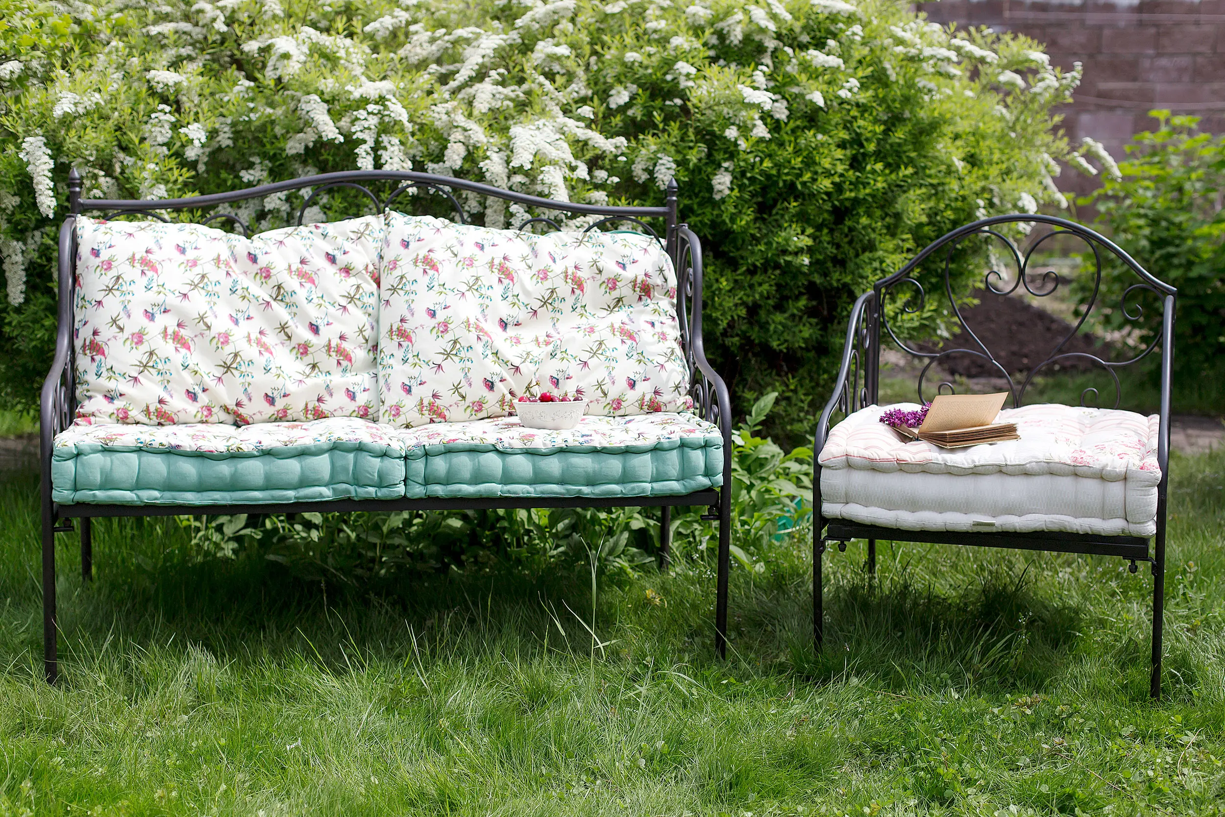 Мягкие подушки для металлической садовой мебели