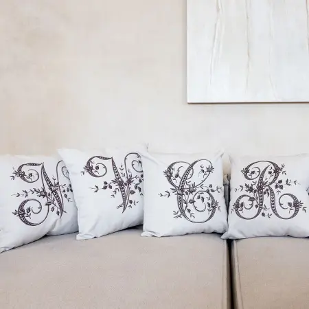 Арт-подушка «Монограмма буквы I»