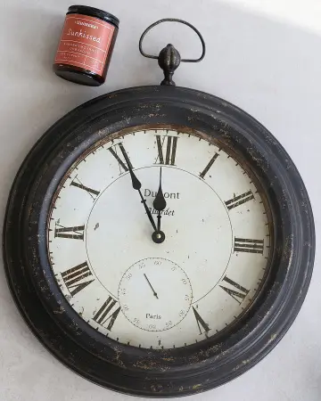 Подарочный набор часы темные Часовая мастерская и арома свеча SUNKISSED, 240 г.