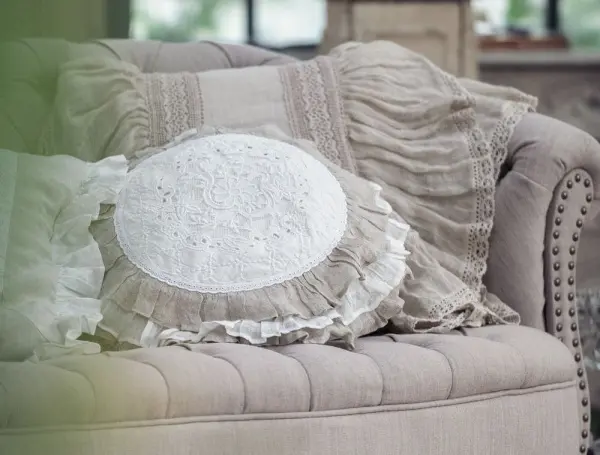 Подушка декоративная с вышивкой и оборкой PROVENZIALE