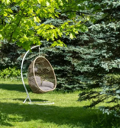 Подвесное кресло-кокон Флоренция из искусственного ротанга, цвет соломенный с серой подушкой