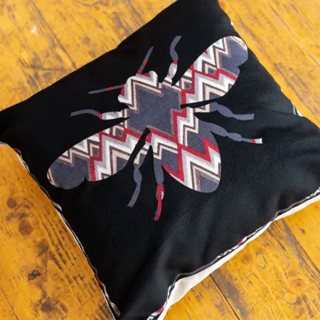 Подушка интерьерная «Пчела Эхо»