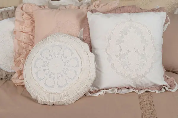 Подушка декоративная PROVENZIALE ROMANTIC LACE квадратная белый/розоваяый