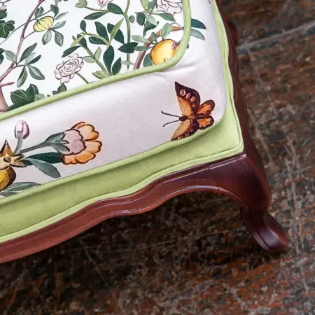 Банкетка для кресла «Индокитайский зеленый павлин» (красное дерево)