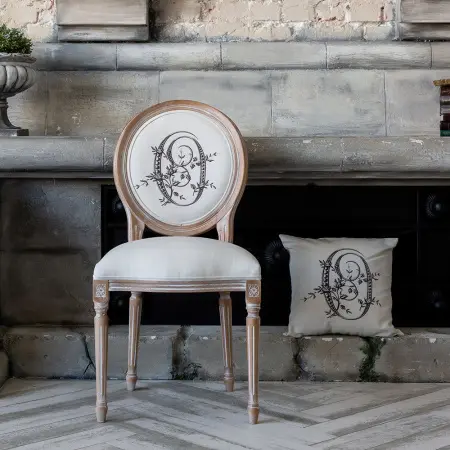 Арт-подушка «Монограмма буквы O»